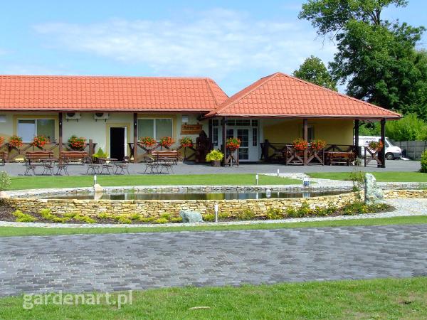 Staw przed domem weselnym Astra - Rozalin